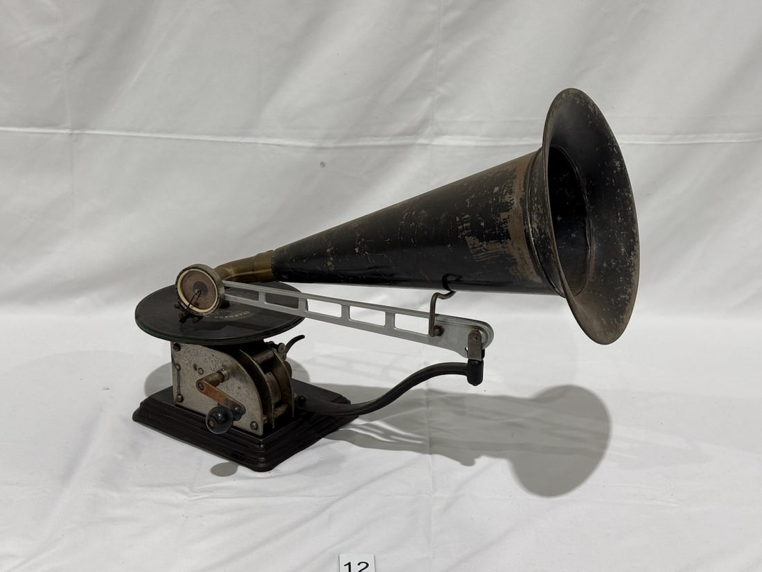 Columbia Standard AA Disc Phonograph (1 of 3)