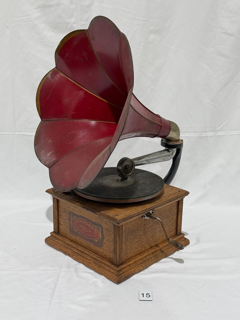 Standard Model A Disc Phonograph (1 of 3)