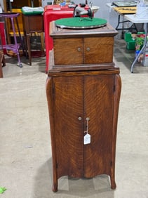 Victor VV-VI Disc Phonograph w/Cabinet