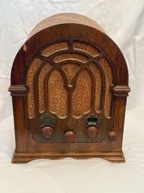 RCA Victor 110 Cathedral Radio