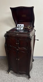 Mahogany Victrola VV-XVIII Phonograph