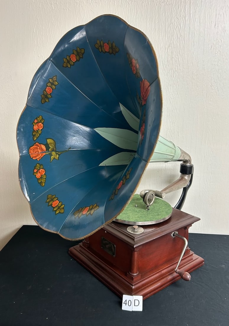 Mahogany Victor IV Disc Phonograph (1 of 3)