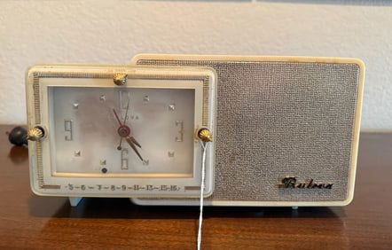 Bulova AM Clock Radio