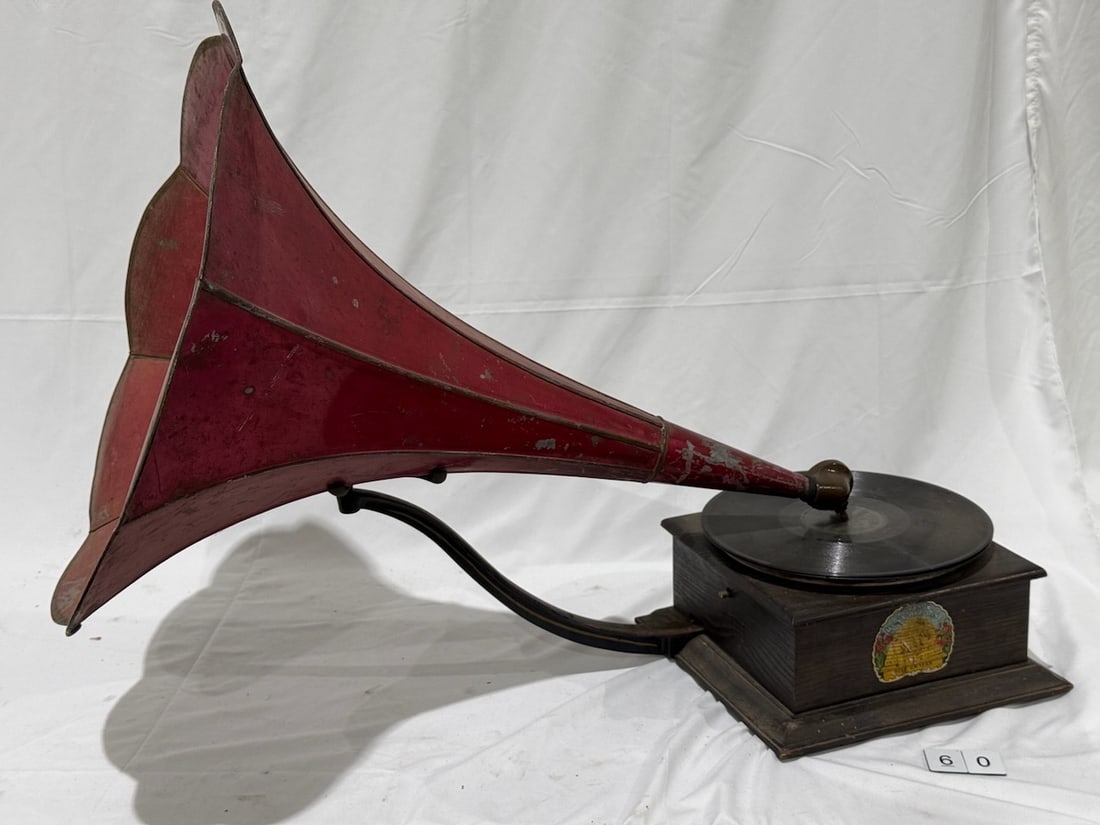 Busy Bee Front Mount Disc Phonograph (1 of 2)