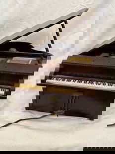 General Television 934 Piano Novelty Radio: AM band, missing music holder. 10-1/2"W x 6-3/4"H. Untested