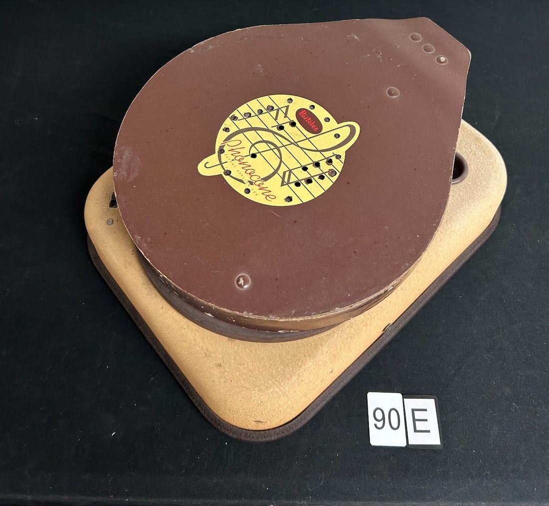 Portelex Phonocone Phonograph (1 of 2)