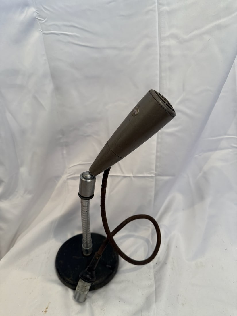 RCA BK-1A Dynamic Microphone (1 of 3)
