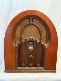 Philco 71B "Baby Grand" Cathedral Radio