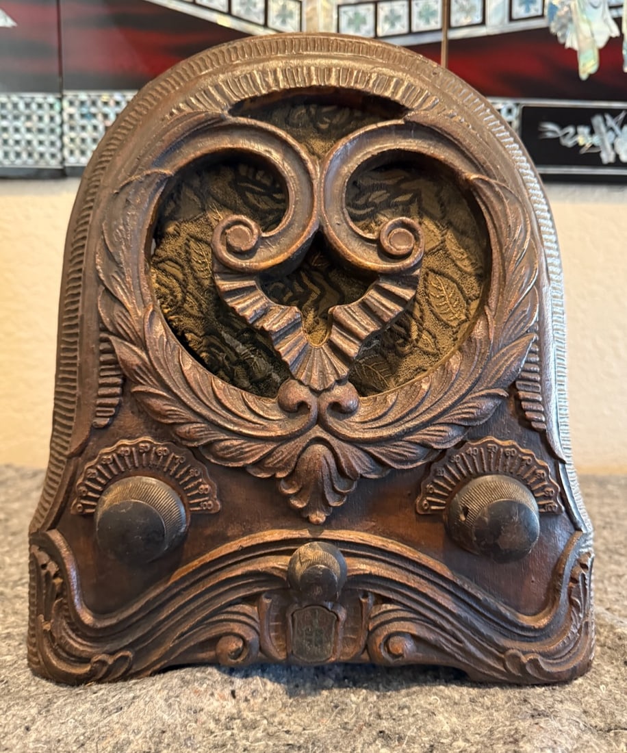 Crosley Model 48  Cathedral Radio (1 of 3)