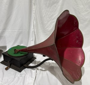 Grand Busy Bee Disc Phonograph