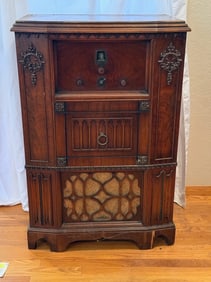 EH Scott Wellington Console Radio Phonograph Combination