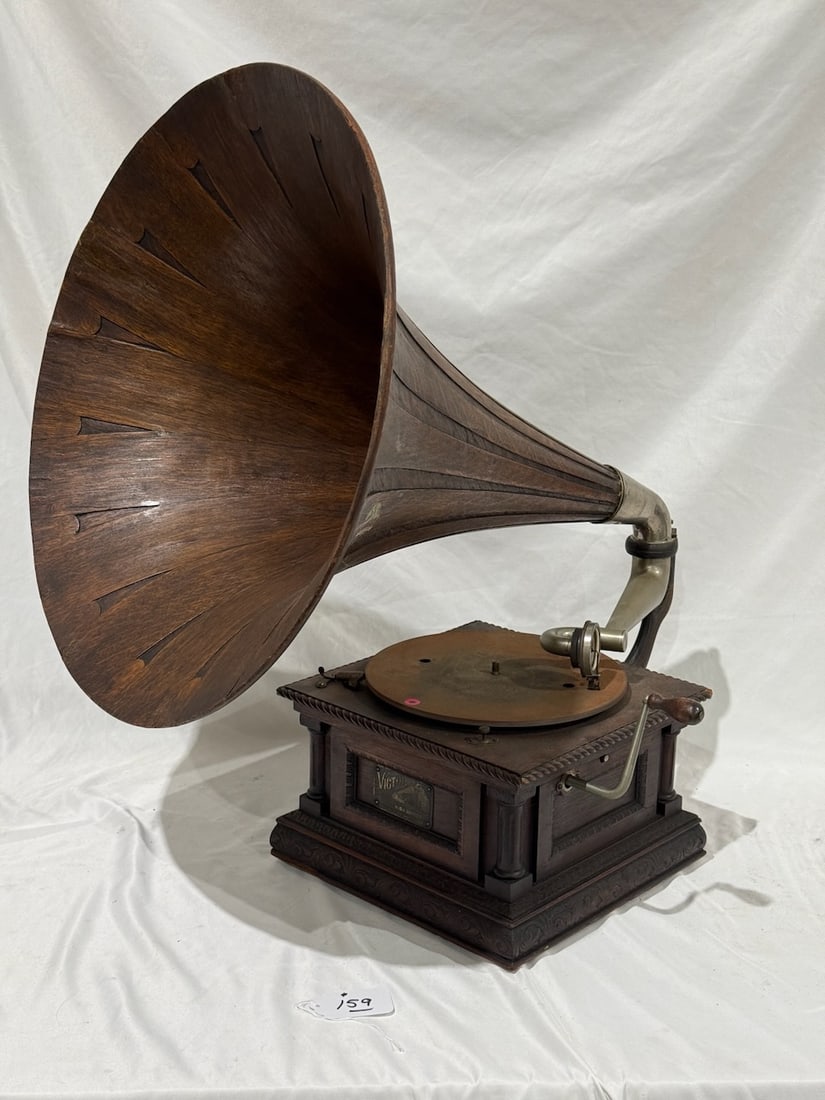 Victor MS Disc Phonograph (1 of 3)