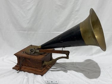 Victor E Front Mount Disc Phonograph