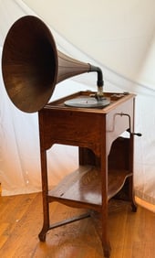 Victor V-XXV Schoolhouse Disc Phonograph