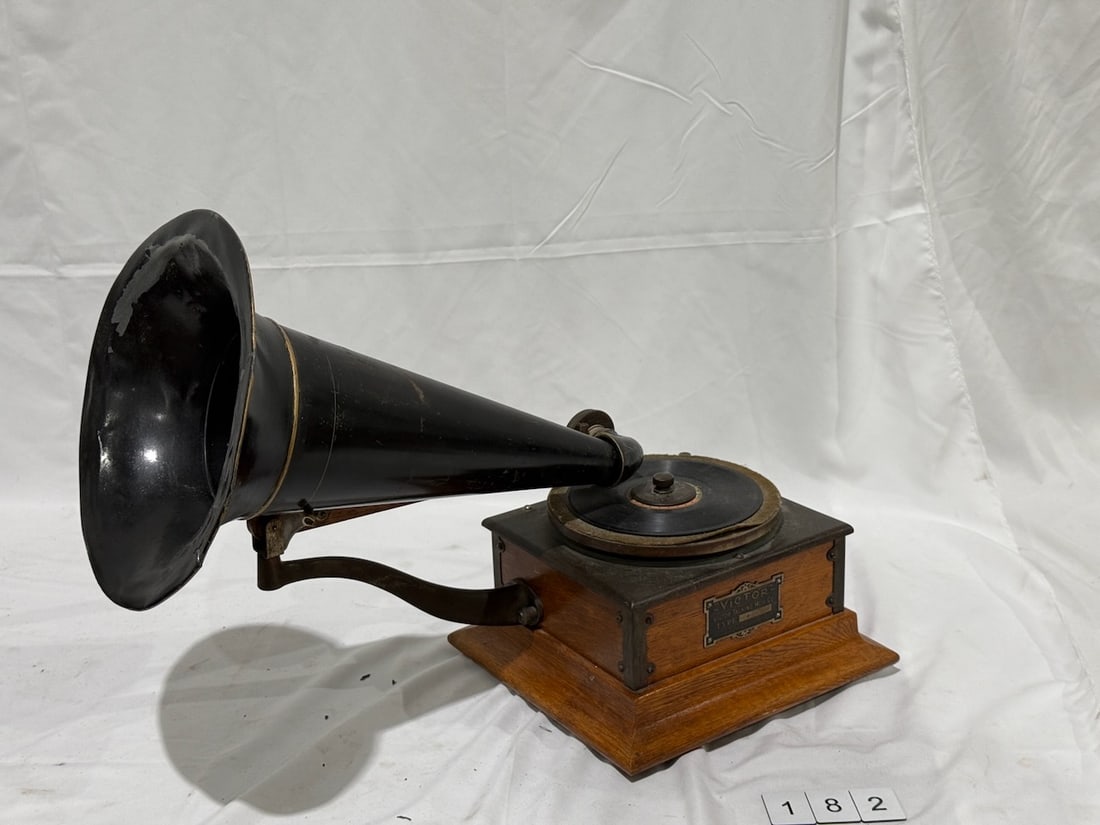 Victor R Front Mount Disc Phonograph (1 of 3)