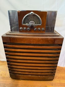 1936 McMurdo Silver Masterpiece V Floor Model Console Radio