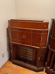 EH Scott Allwave Imperial Grande Floor Model Radio and Phonograph