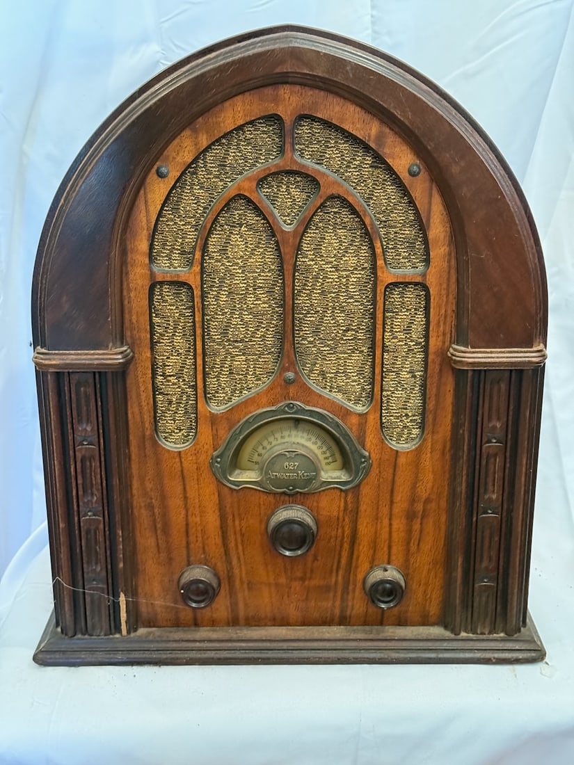 Atwater Kent 627 Cathedral Radio (1 of 4)