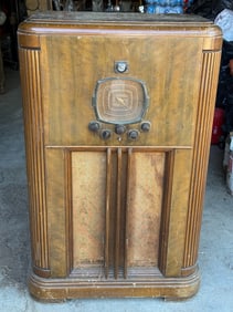 E.H. Scott Sixteen Braemer Console Radio