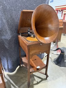 Victor VV-XXV Schoolhouse Floor Model Disc Phonograph