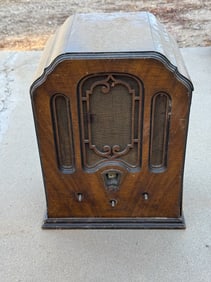 Deforest Crosley 850 Tombstone Radio