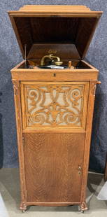 Edison C-250 Floor Model Disc Phonograph: Oak , reproducer, crank. SN-SM6200