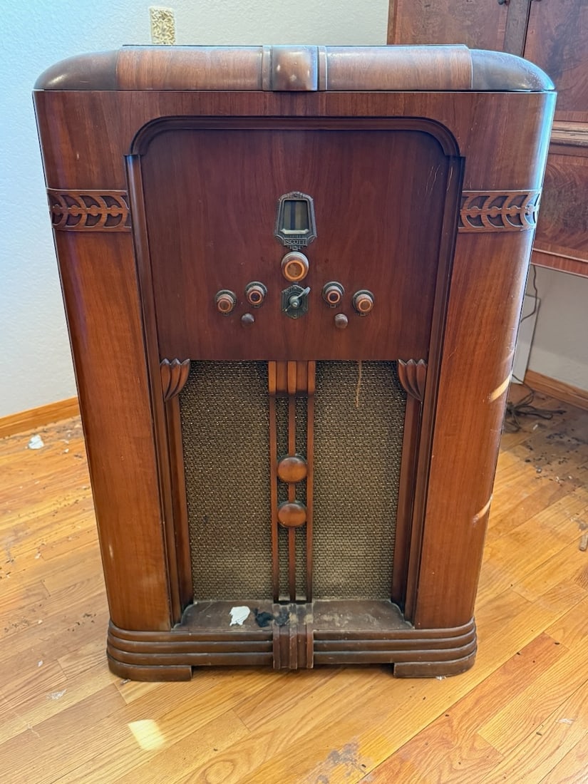 E.H. Scott All wave 23 Warrington Floor Model Radio (1 of 5)