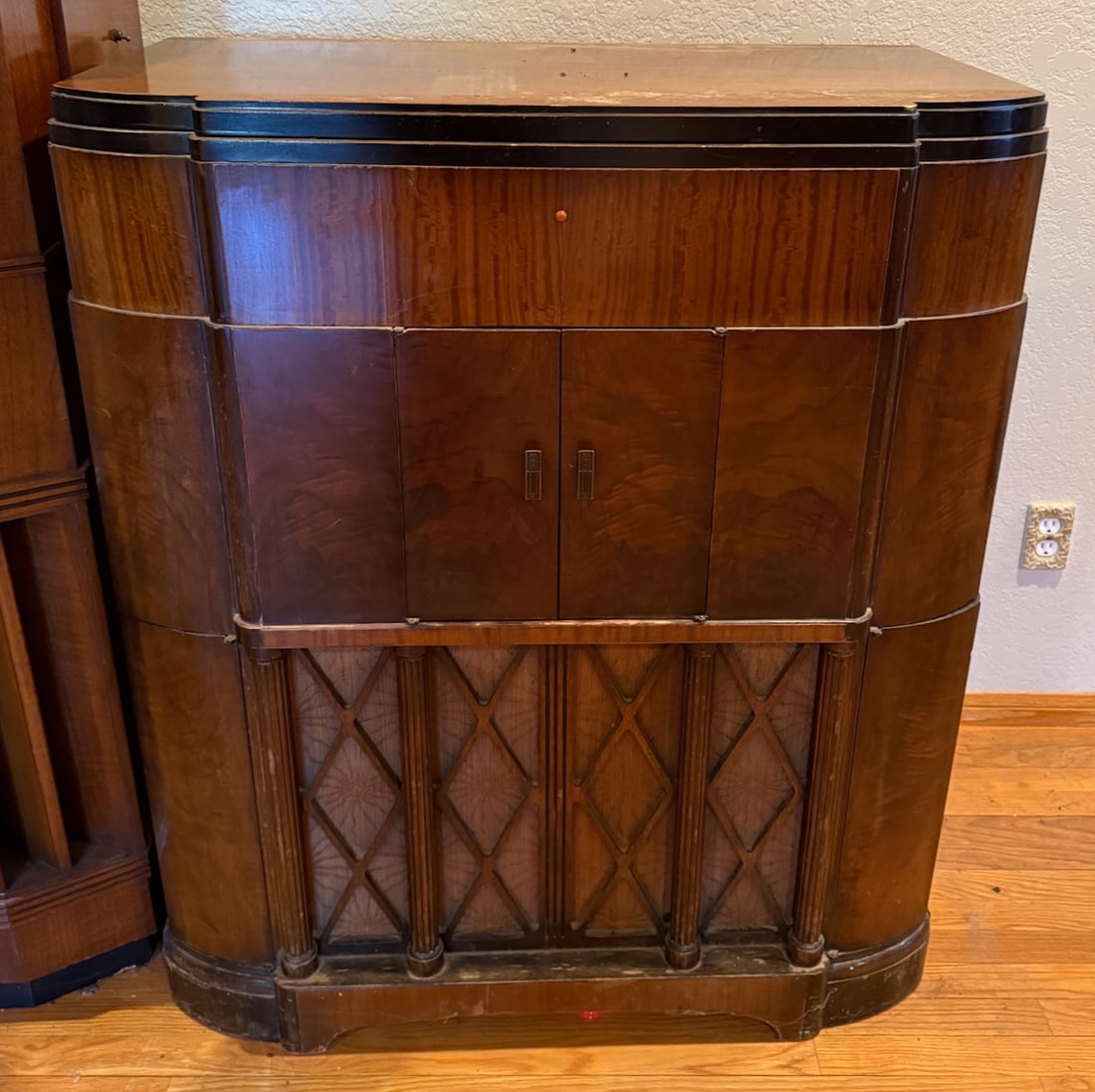 1935 RCA D22-1 Radio Phonograph Combination (1 of 5)