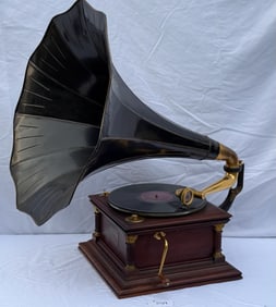 Victor VI "6" Disc Phonograph