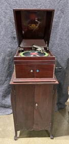 Victor IX  Disc Phonograph w/Matching Cabinet