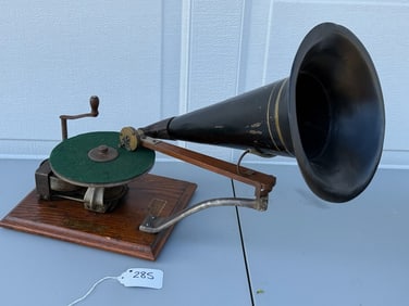 HMV Style No. 3 Disc Phonograph