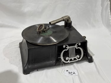 Universal Cast Iron Disc Phonograph