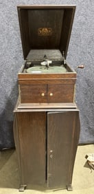 Victor VV-IX Disc Phonograph w/Pooley Disc Record
