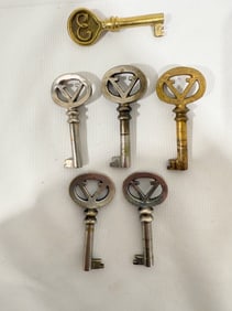 (5) Victor Keys and (1) Edison Key