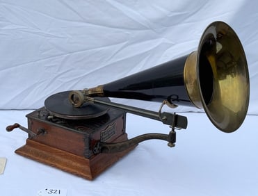 Victor R Disc Phonograph