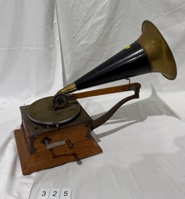Victor R Front Disc Phonograph