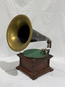 Victor II Humpback Disc Phonograph