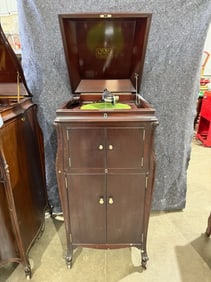 Victor VV-XIV Floor Model Disc Phonograph