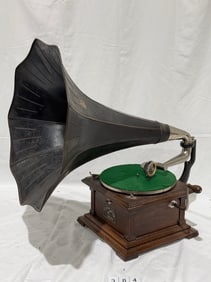 Victor II Humpback Disc Phonograph