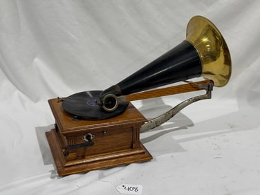 Victor E Front Mount Cylinder Phonograph
