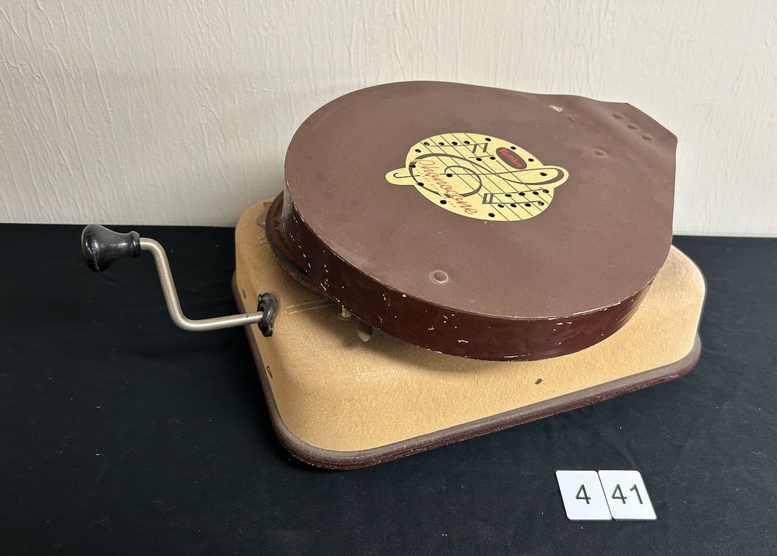 Phonocone Wind-Up Phonograph (1 of 2)