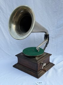 Zon-O-Phone Concert Disc Phonograph