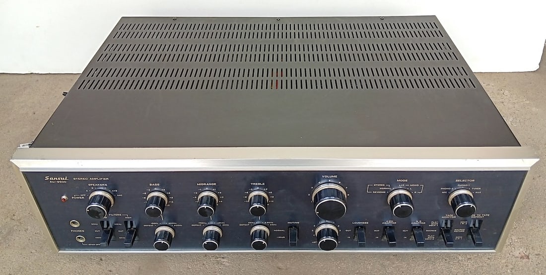 Sansui AU-9500 Stereo Amplifier. (1 of 4)