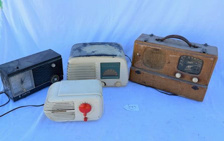 Group of Table Top Radios