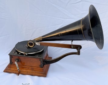 Victor R Disc Phonograph