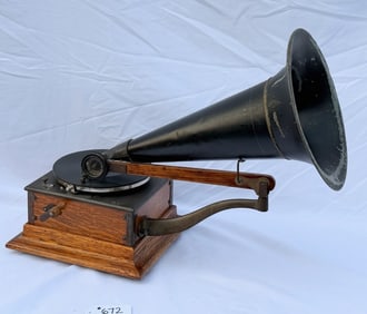 Victor R Disc Phonograph