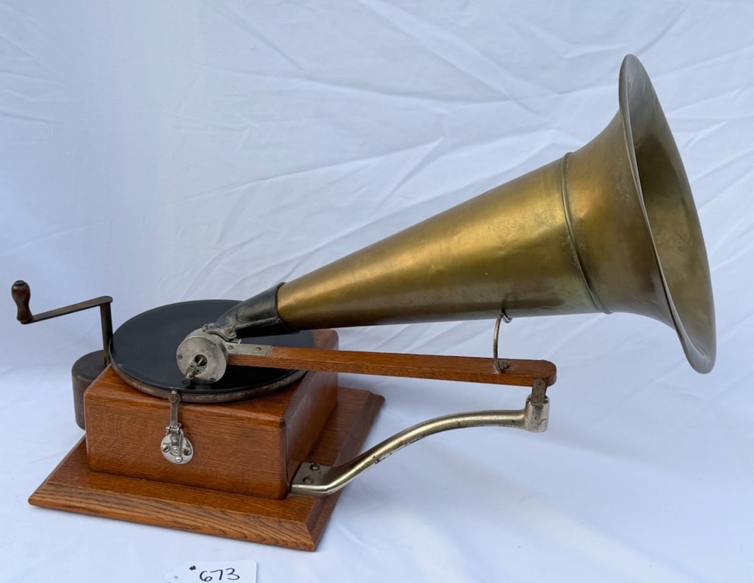 Berliner Trademark Gramophone Disc Phonograph (1 of 10)