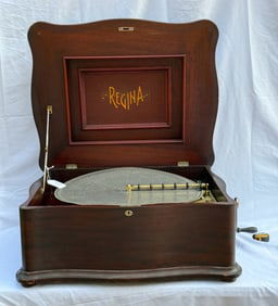 Regina 20-3/4" "Cupola Top" Disc Music Box