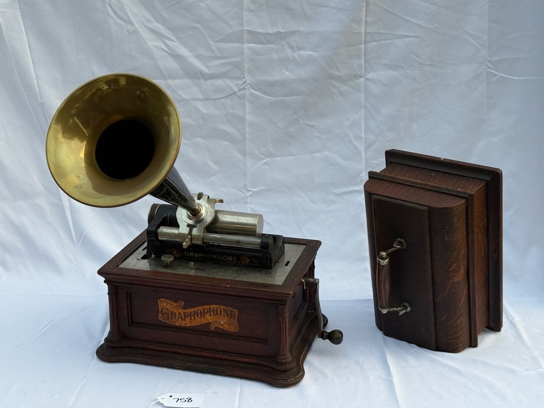 Columbia BE Cylinder Phonograph: Lyric reproducer, crank and brass bell horn. SN-872