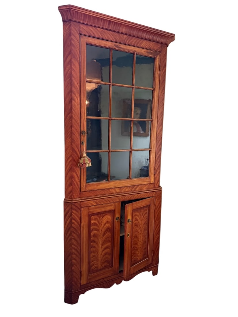 Excellent Early Corner Cupboard (1 of 3)